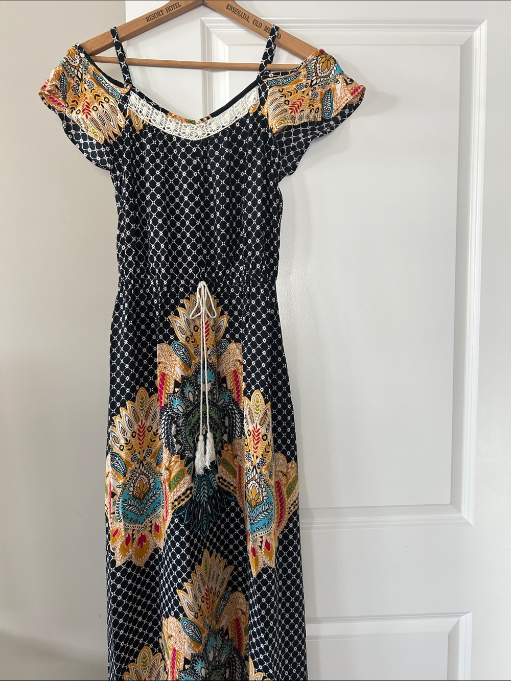Magic Boho Maxi Dress Sz M w MEASUREMENTS Flutter Sleeves. Black Gold White